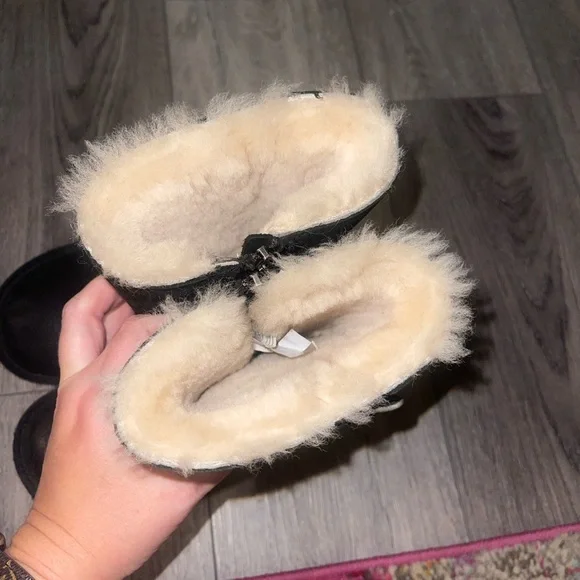 Girls leather uggs - Picture 5 of 7